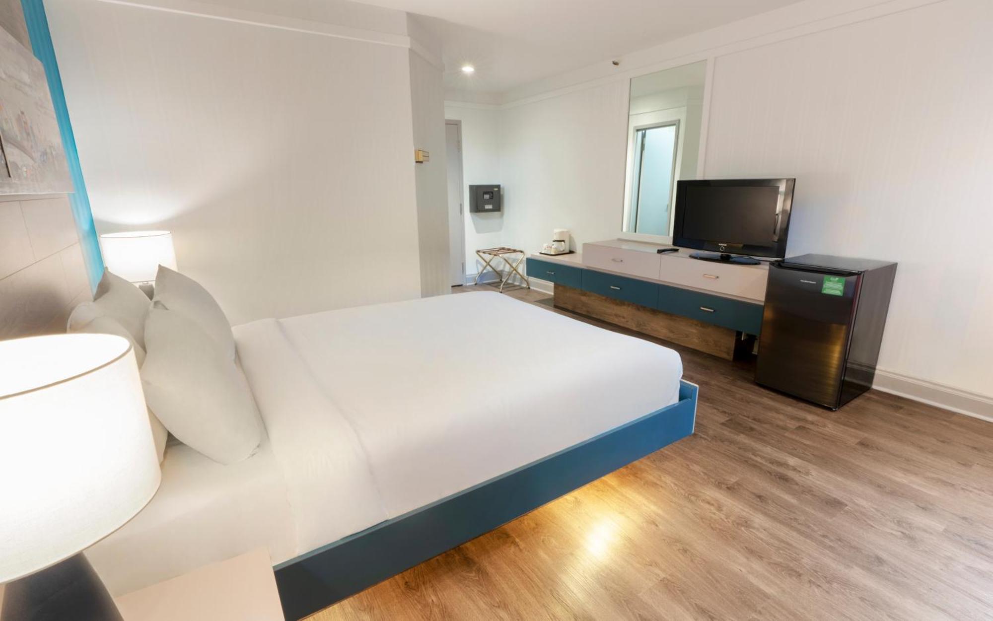 Economy room 1 Double bed Interior Terrace restaurant area