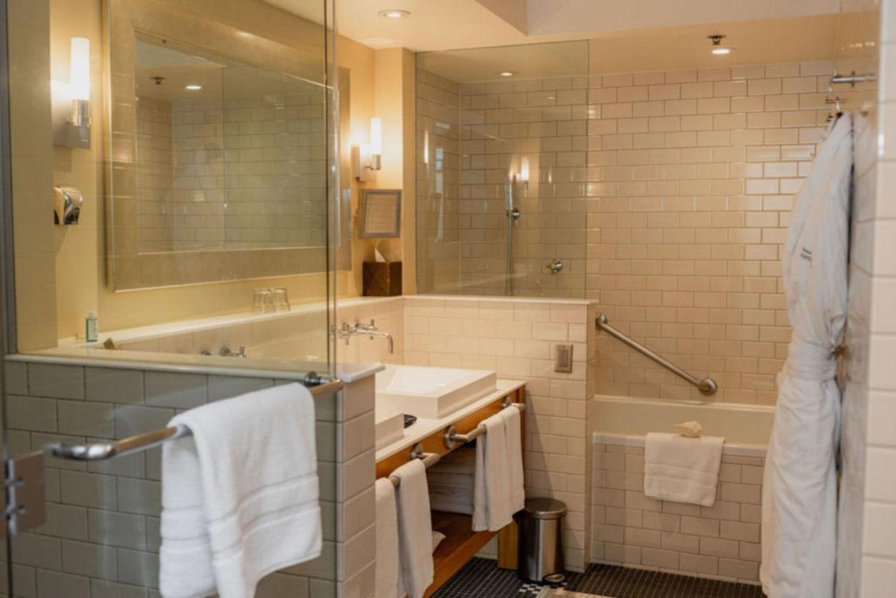 One-Bedroom King Suite