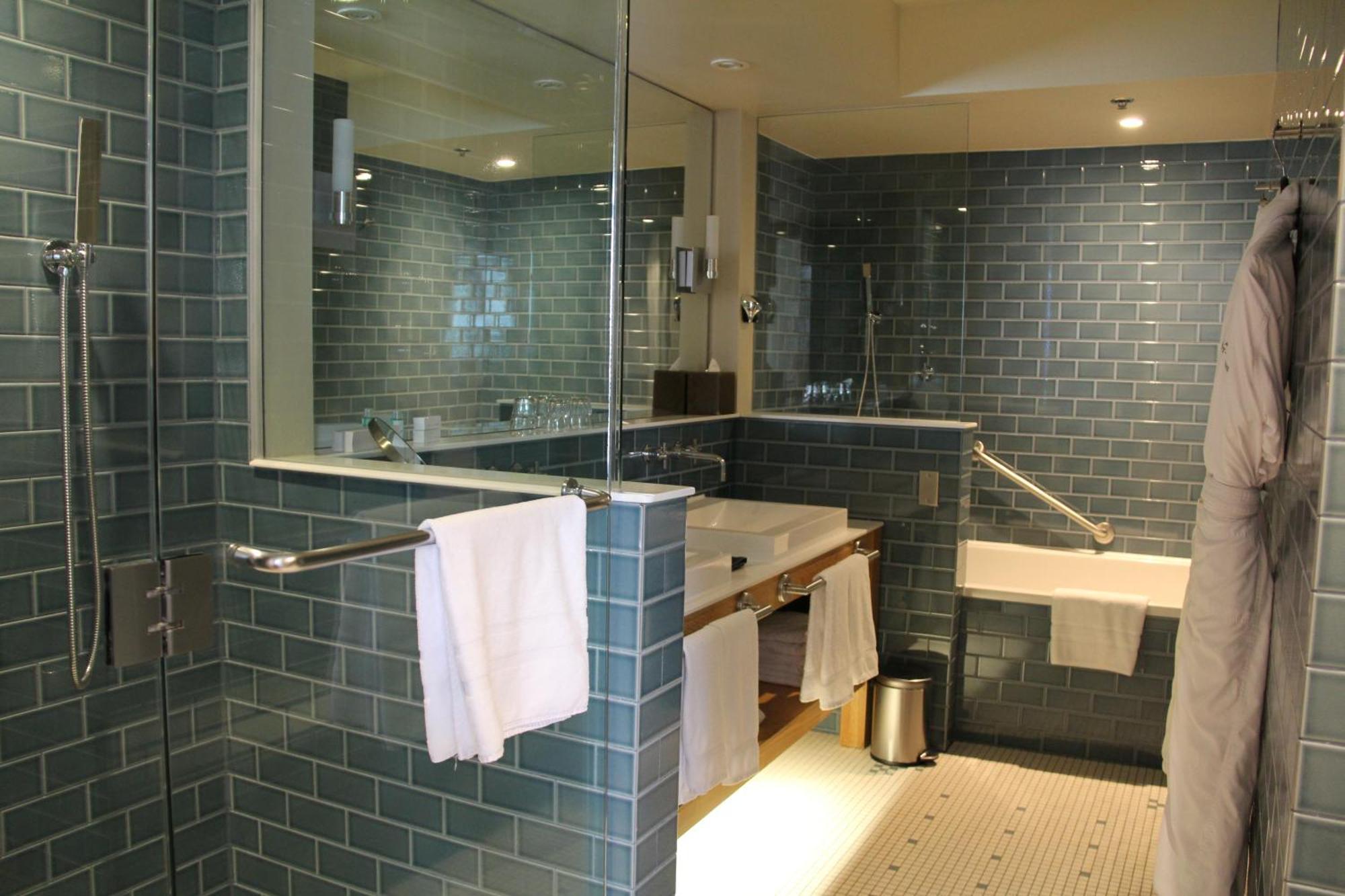 One-Bedroom King Suite