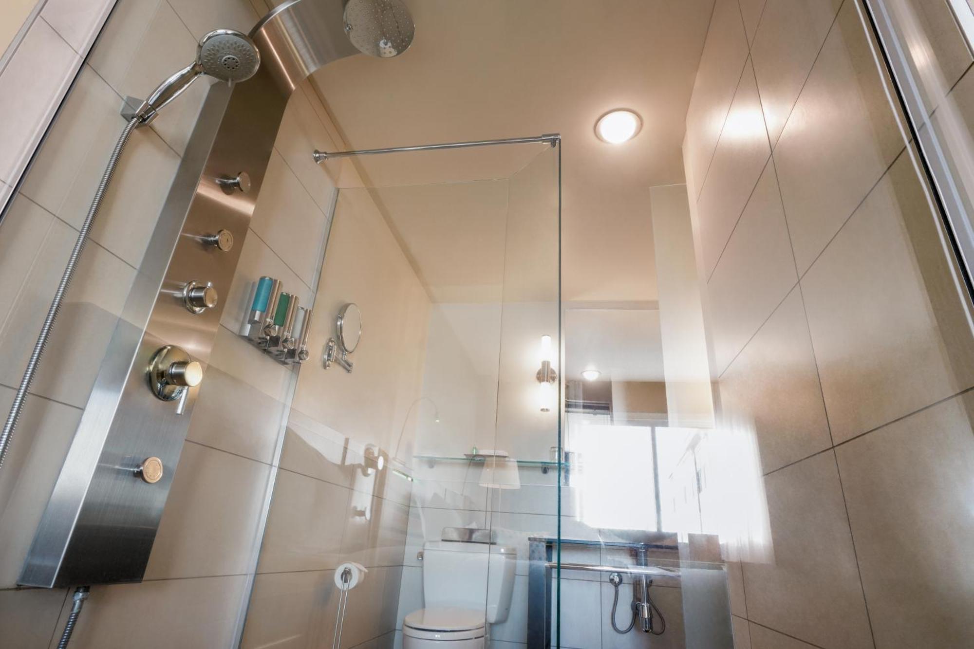 Trendy Intimacy 1 queen-size bed—Multi-jet shower—Fireplace