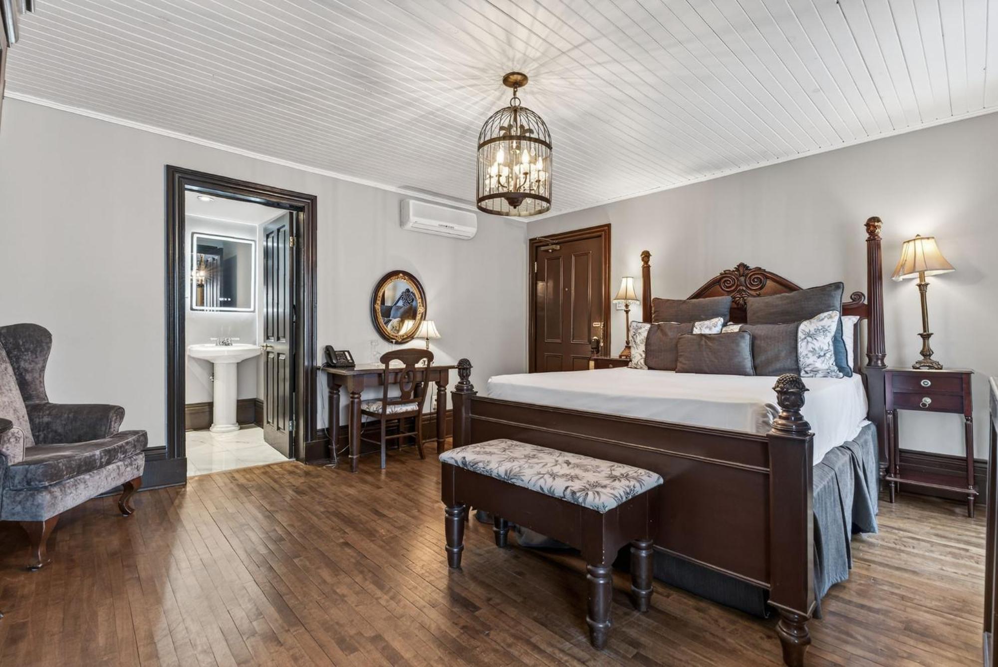 Classic Queen Room Third Floor