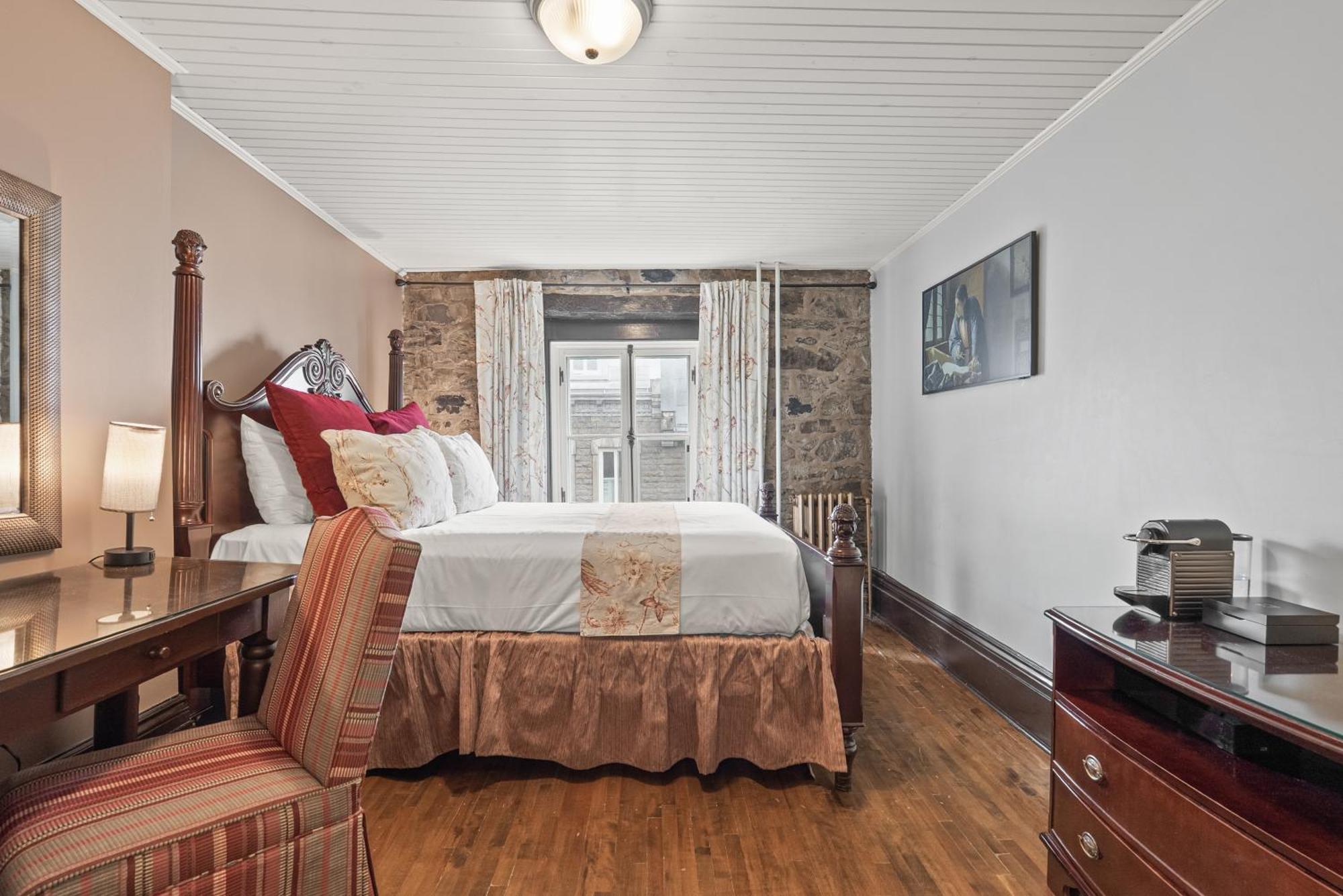 Classic Queen Room Third Floor