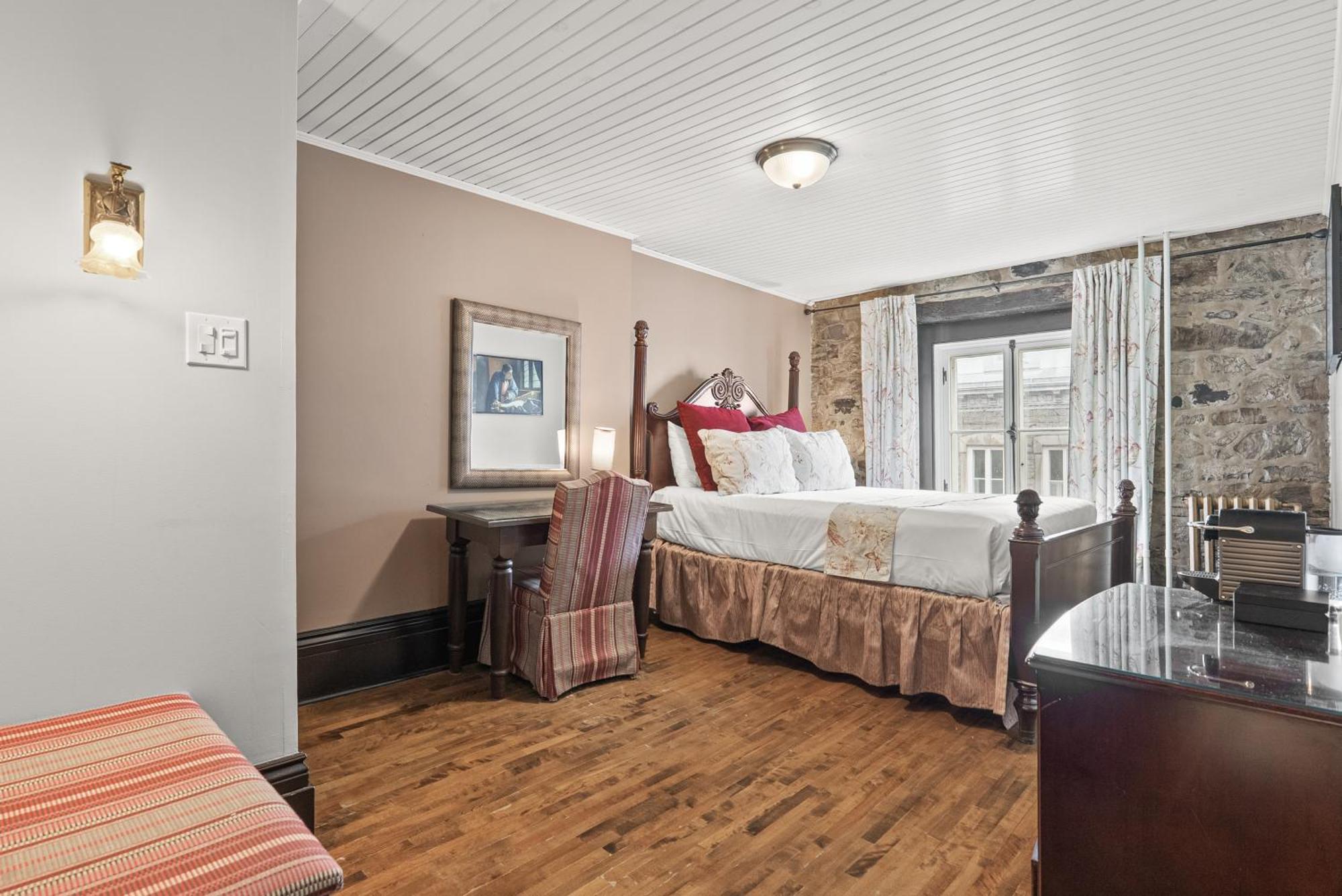 Classic Queen Room Third Floor
