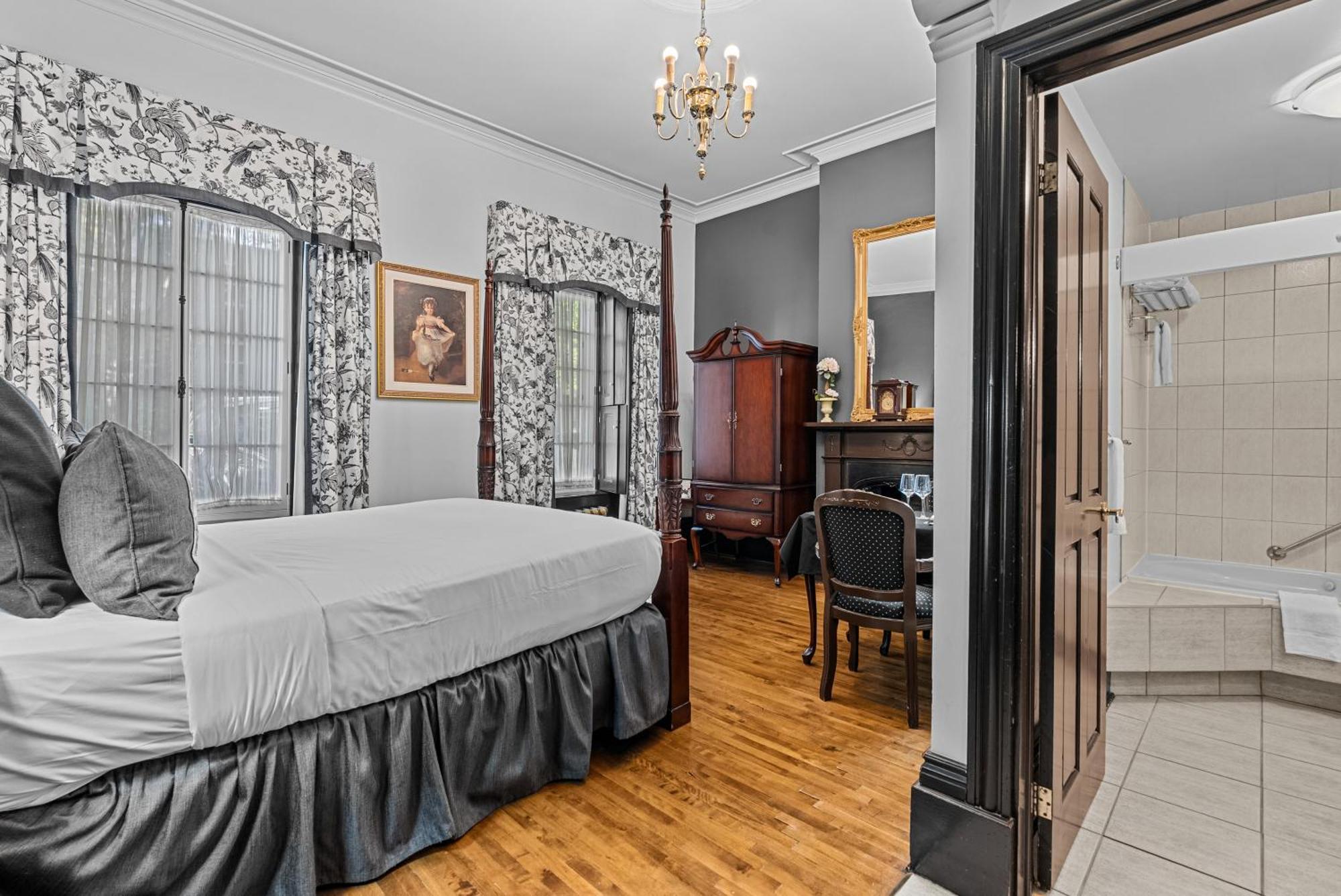 Prestige Queen Room Lower Floors