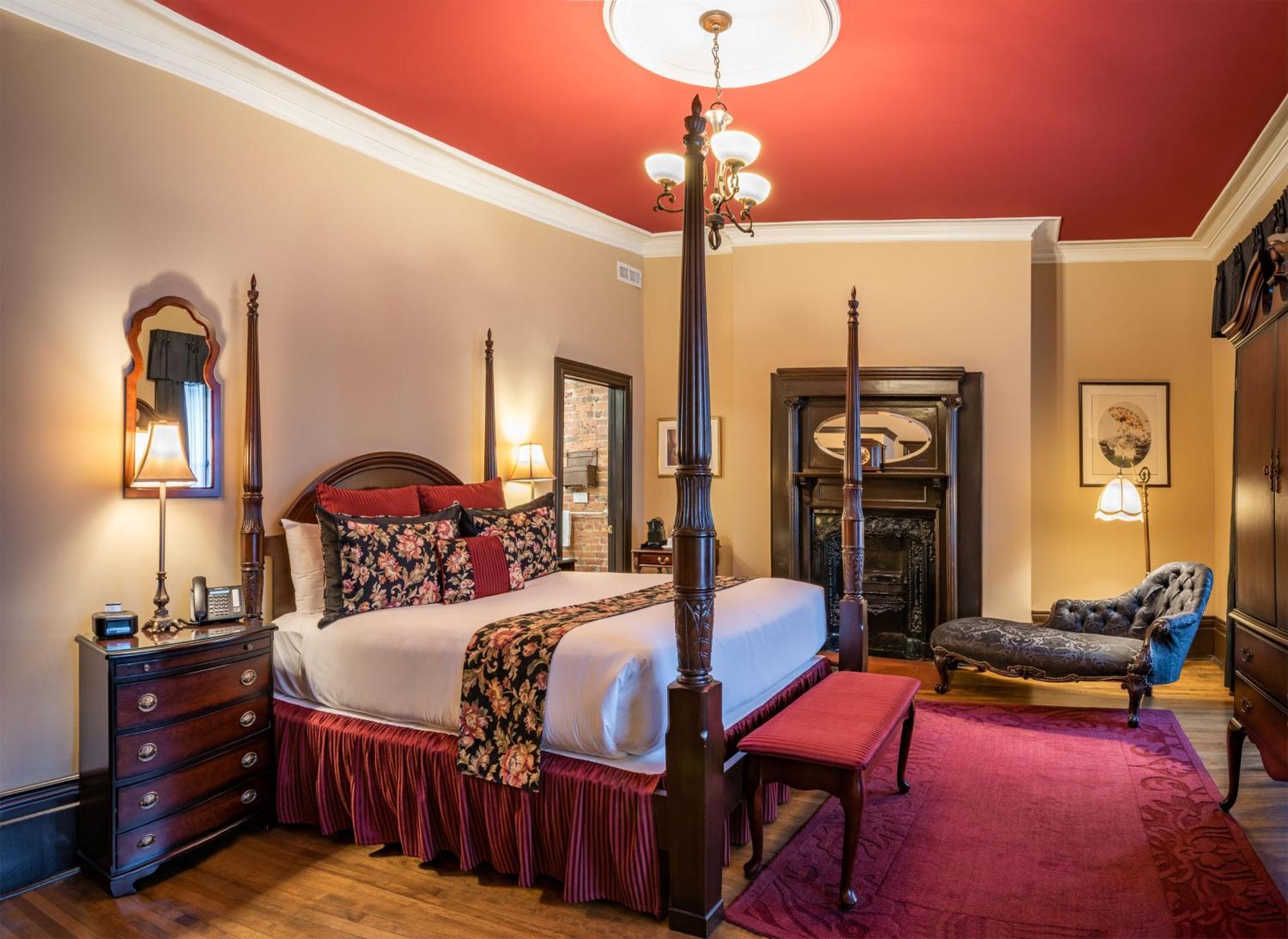 Prestige Queen Room Lower Floors