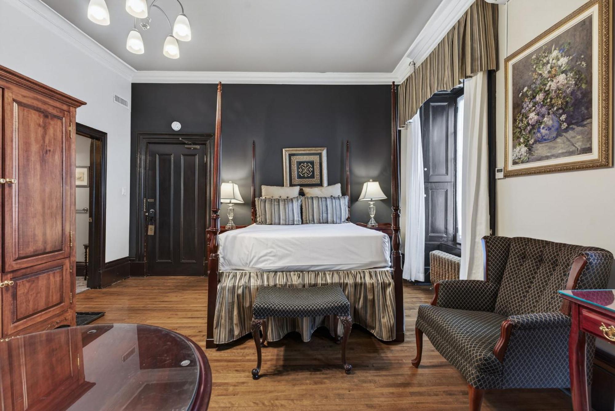 Prestige Queen Room Lower Floors