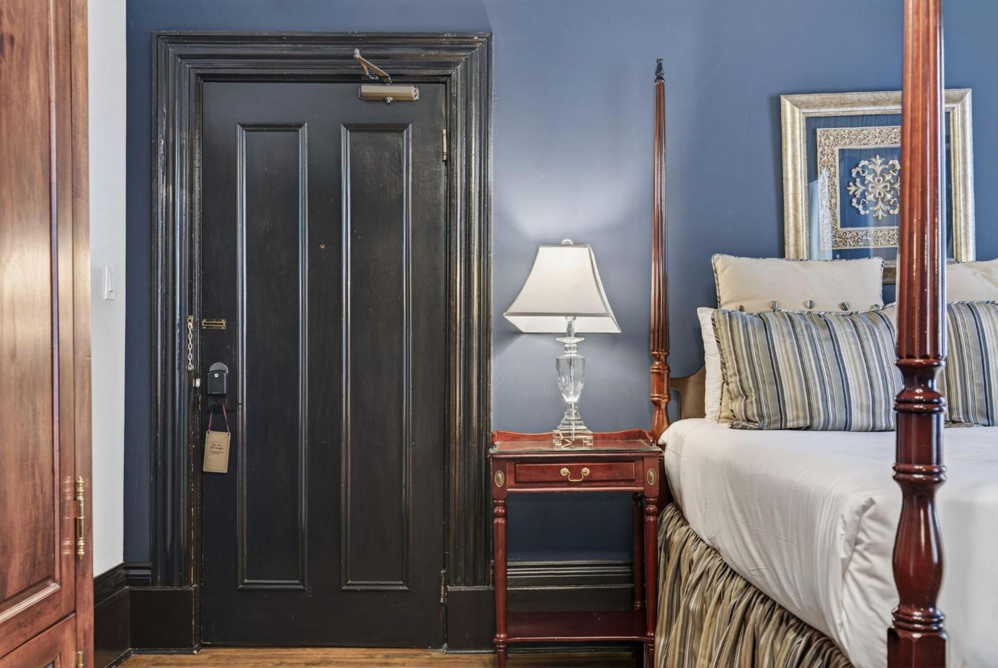 Prestige Queen Room Lower Floors
