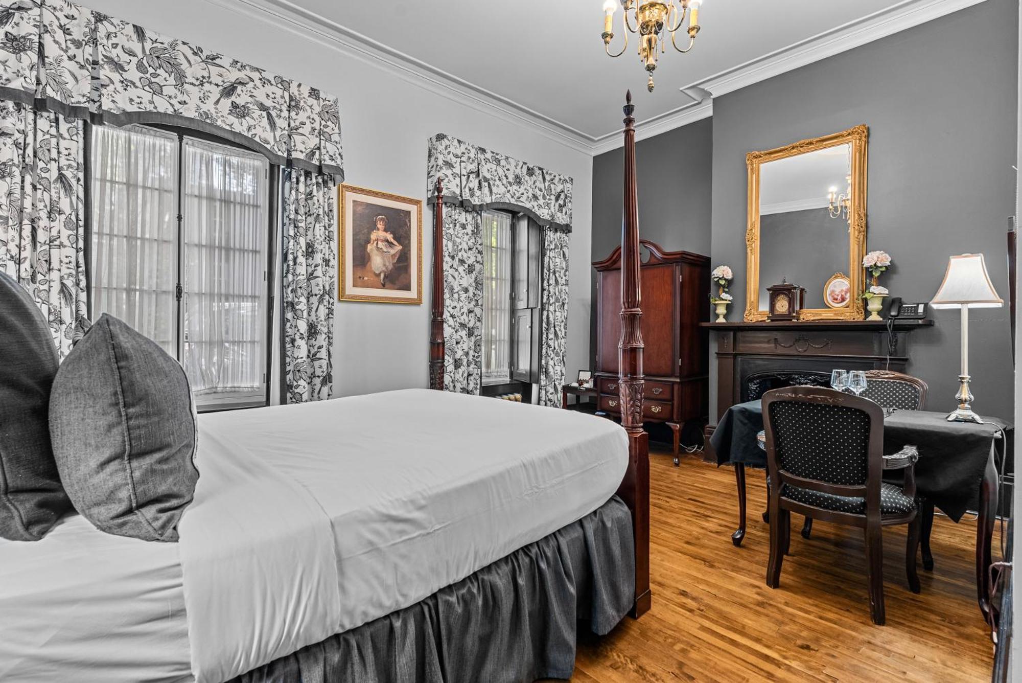 Prestige Queen Room Lower Floors